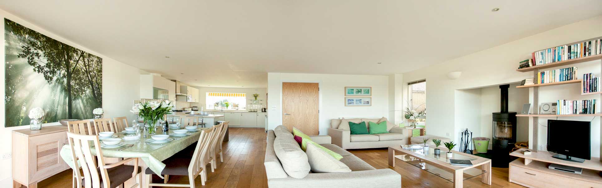 Waterhaze Lodge, Lower Mill Estate - Living and Dining area